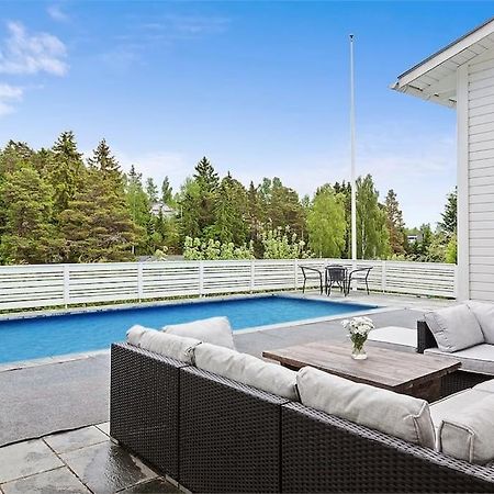 Villa Med Pool Och Bara 600M Till Havet! Trosa Bagian luar foto