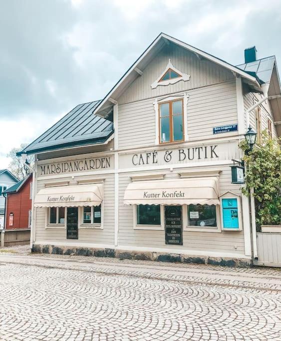 Villa Med Pool Och Bara 600M Till Havet! Trosa Bagian luar foto